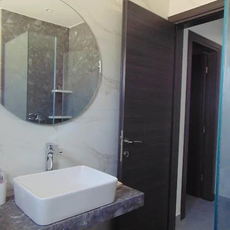 Luxury 2 Apartment Koilas